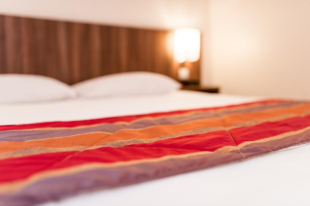 Hotel Eurocentre 2* Toulouse Nord Castelnau-dʼEstrétefonds Szoba fotó